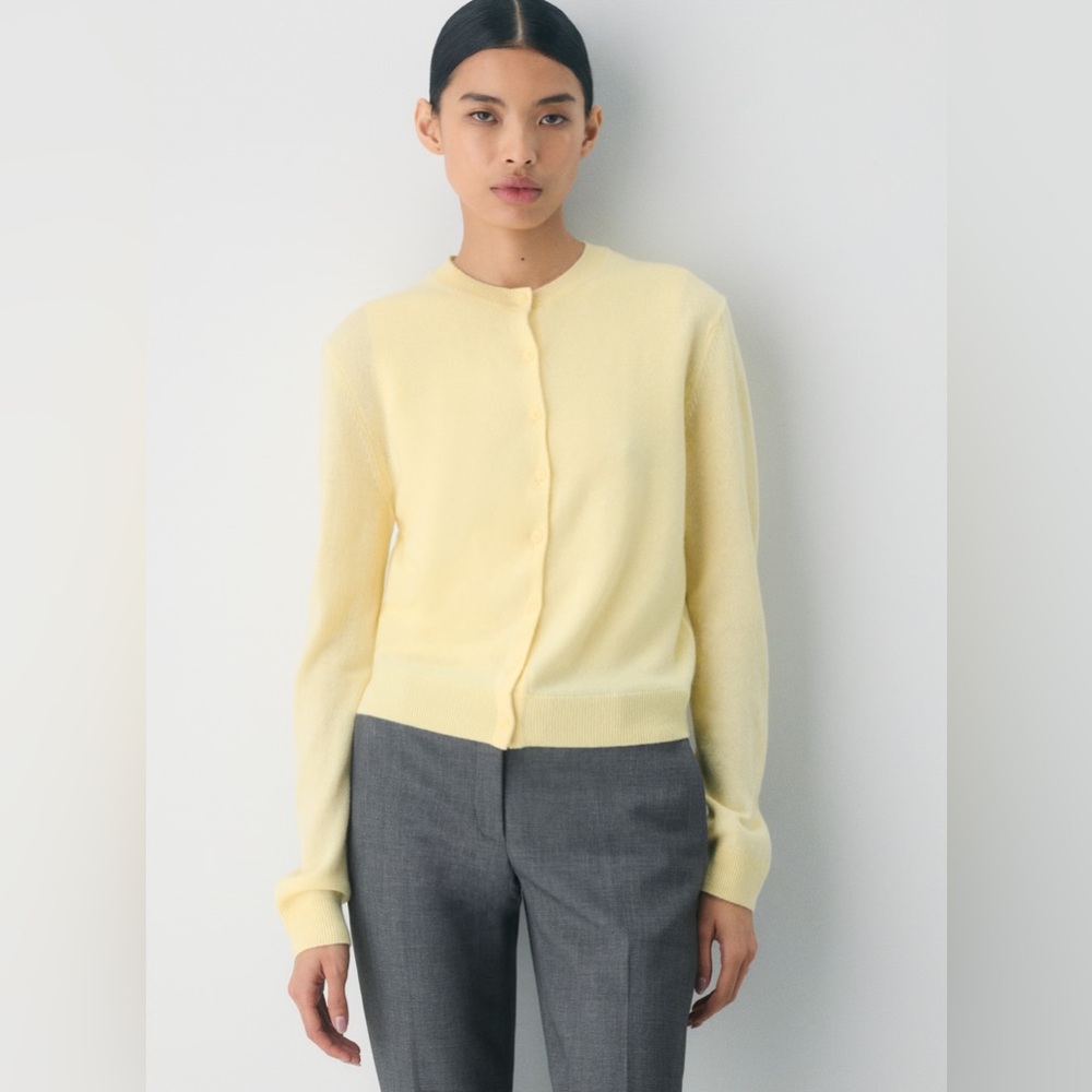 NWT - Aritzia Bare Cashmere Exemplar Cardigan - Butter Yellow Medium & XL - Picture 2 of 8